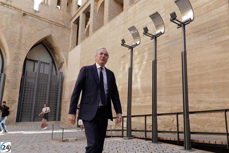 Azcón inaugura su mandato en sintonía con el chupinazo en Huesca y resaltan las ausencias en el Parlamento