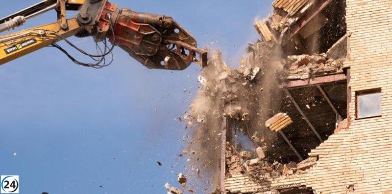 La demolición de la Universidad Laboral da paso a un innovador centro logístico de bienes raíces.