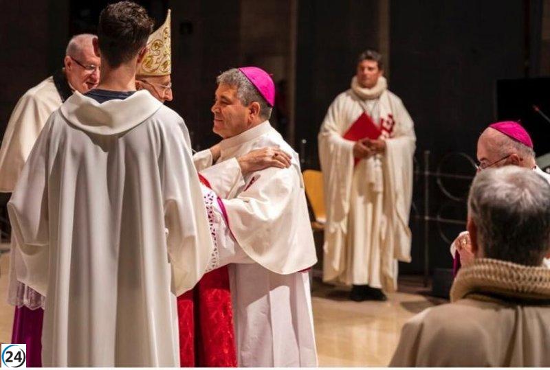 El obispo de Tarazona y dos sacerdotes diocesanos, distinguidos como caballeros de la Orden del Santo Sepulcro de Jerusalén por su destacado servicio religioso.