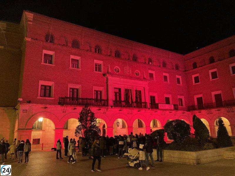 La Cruz Roja en Teruel brinda gratitud a sus valiosos voluntarios y llena de rojo la fachada de la Subdelegación del Gobierno