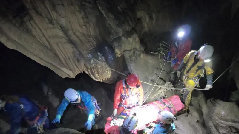 Espeleología en Aragón: descubre su increíble mundo subterráneo