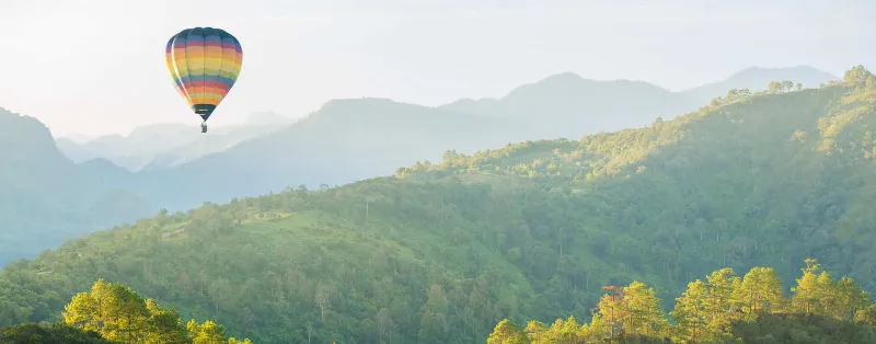 Disfruta del paisaje en un vuelo en globo en Aragón